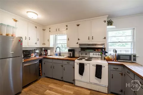Kitchen - 170 Jefferson River Rd, Athens, GA 30607 photo 4 of 4