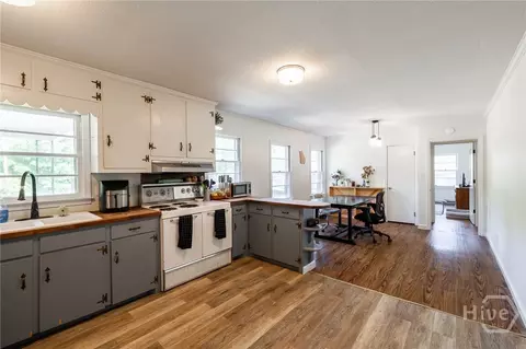 Kitchen - 170 Jefferson River Rd, Athens, GA 30607 photo 3 of 4