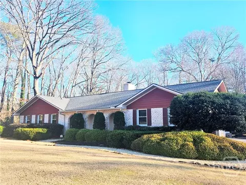 165 Canterbury Dr, Athens, GA 30606