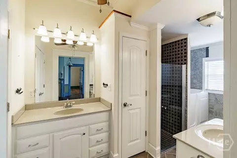 Bath - 2351 Elder Rd Ext, Bishop, GA 30621 photo 2 of 5