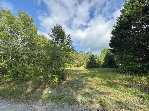 155 Mulberry Ln, Danielsville, GA 30633
