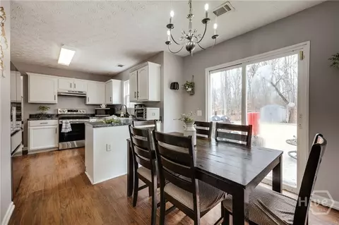 Dining - 480 Maple Frg, Athens, GA 30606 photo 2 of 2