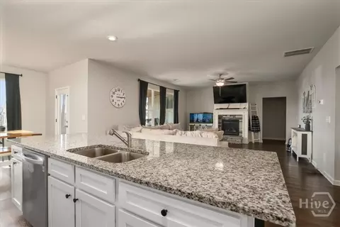 Kitchen - 1978 Waterside Cir, Bethlehem, GA 30620 photo 4 of 5