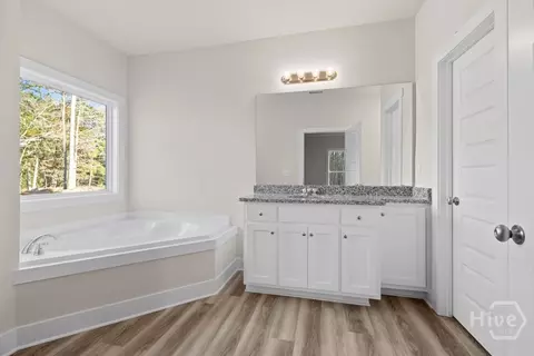 Bath - 120 Grace Ln #6, Colbert, GA 30628 photo 3 of 5