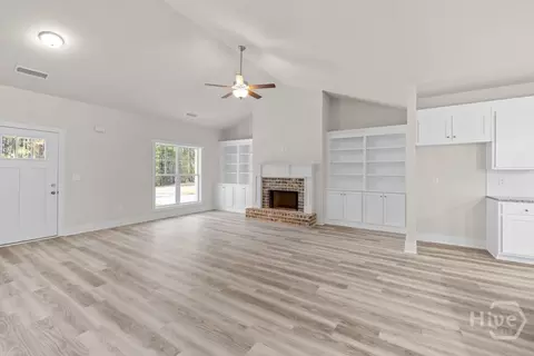 Living - 120 Grace Ln #6, Colbert, GA 30628 photo 3 of 3