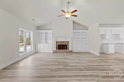 Living - 120 Grace Ln #6, Colbert, GA 30628 photo 2 of 3