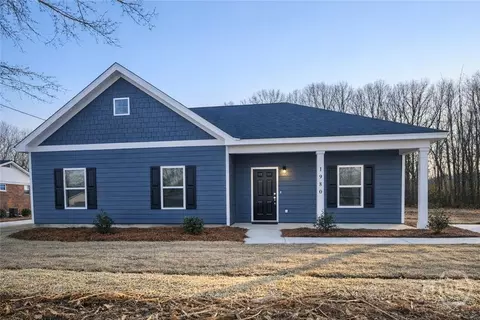 1980 Hollis St, Athens, GA 30605