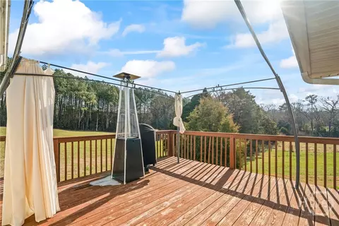 Exterior - 555 Hubbard Rd, Carnesville, GA 30521 photo 4 of 18