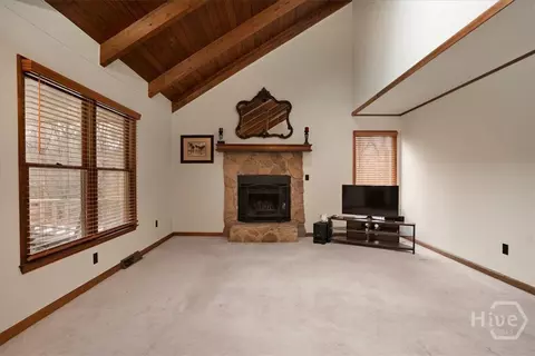 Living - 59 Busbin Ln, Colbert, GA 30628 photo 2 of 2
