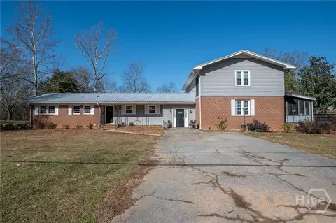 110 Lakeview Dr, Winterville, GA 30683