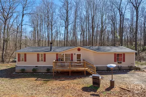 218 Sol Dr, Commerce, GA 30529