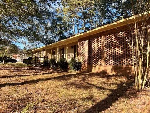 768 Glenn Carrie Rd, Hull, GA 30646