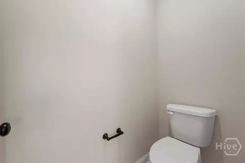 Bath - 1293 Beebalm Dr, Statham, GA 30666 photo 6 of 10