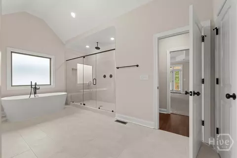 Bath - 1293 Beebalm Dr, Statham, GA 30666 photo 4 of 10