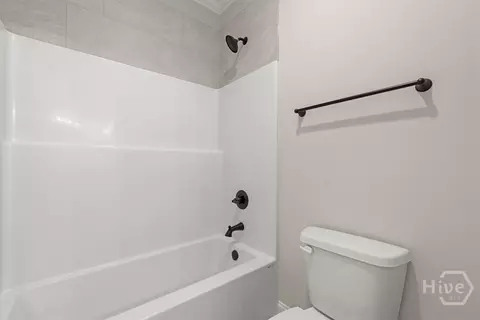Bath - 1293 Beebalm Dr, Statham, GA 30666 photo 9 of 10