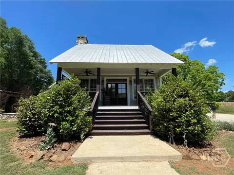 156 Lake Oglethorpe Dr, Arnoldsville, GA 30619