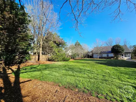 Exterior - 130 Shannons Pl, Comer, GA 30629 photo 7 of 12