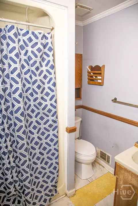 Bath - 90 North Dr, Hampton, GA 30228 photo 1 of 6