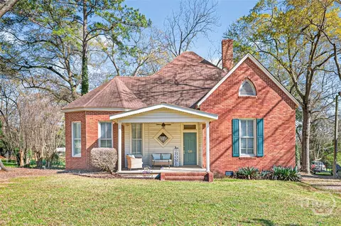 131 S Thomas St, Elberton, GA 30635