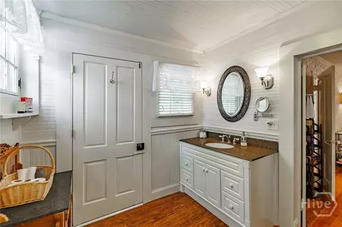 Bath - 174 Cherry St, Commerce, GA 30529 photo 4 of 6