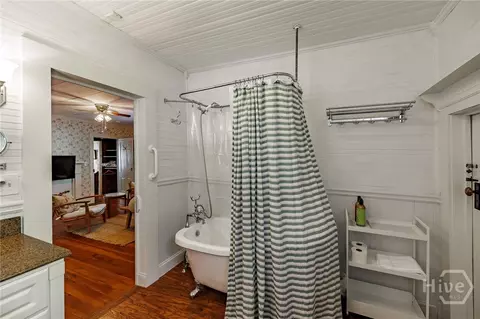 Bath - 174 Cherry St, Commerce, GA 30529 photo 5 of 6