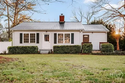 549 Gholston St, Comer, GA 30629
