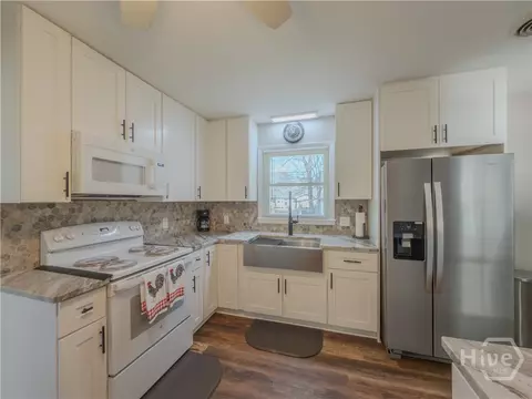 324 E Broad St, Winder, GA 30680 photo 3