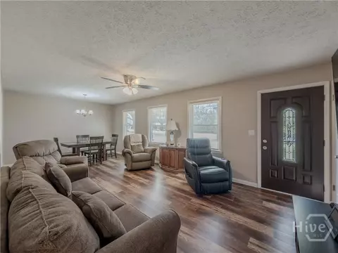 324 E Broad St, Winder, GA 30680 photo 2