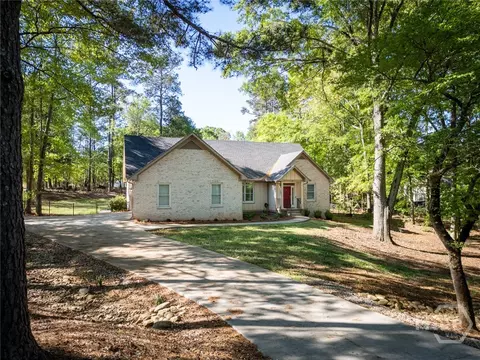 145 Jones Dr, Athens, GA 30606