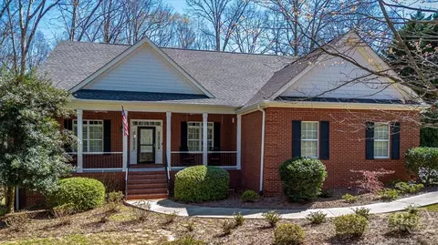 1420 Oconee Crossing Cir, Bogart, GA 30622