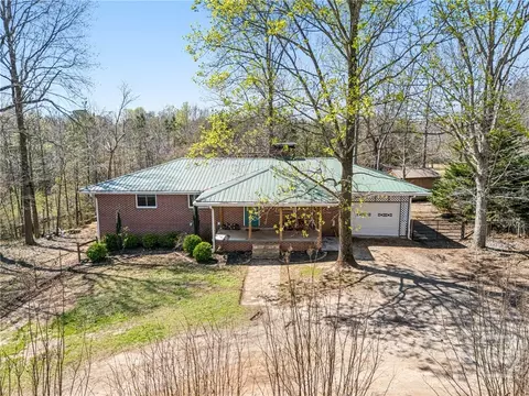 154 Eastanollee Rd, Eastanollee, GA 30538