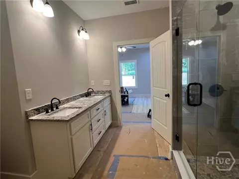 Bath - 79 S Gholston Ext, Comer, GA 30629 photo 2 of 3
