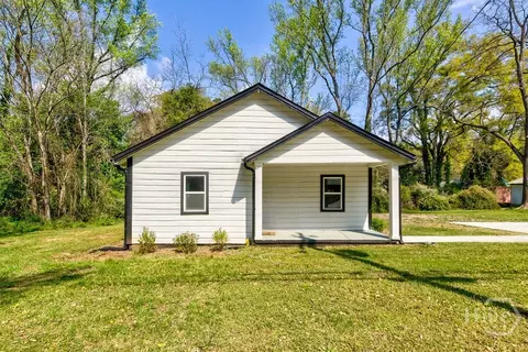 206 Walker Dr, Monroe, GA 30655