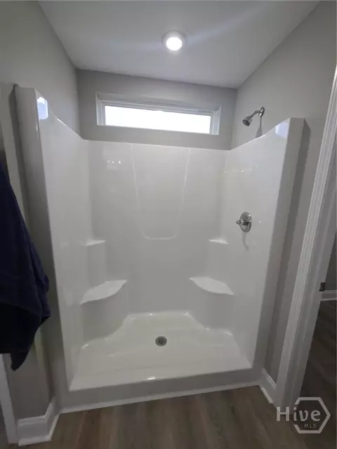 Bath - 170 Heather Ln, Commerce, GA 30529 photo 3 of 4