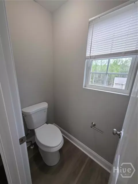 Bath - 170 Heather Ln, Commerce, GA 30529 photo 2 of 4
