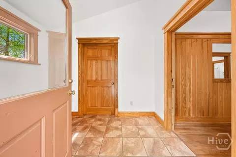 Entry Way - 345 Three Oaks Dr, Athens, GA 30607 photo 3 of 5