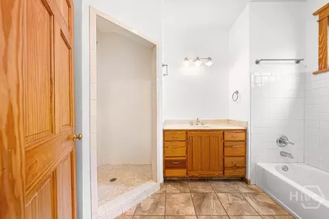 Bath - 345 Three Oaks Dr, Athens, GA 30607 photo 2 of 5