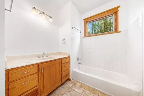 Bath - 345 Three Oaks Dr, Athens, GA 30607 photo 3 of 5