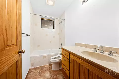 Bath - 345 Three Oaks Dr, Athens, GA 30607 photo 5 of 5