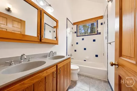 Bath - 345 Three Oaks Dr, Athens, GA 30607 photo 4 of 5