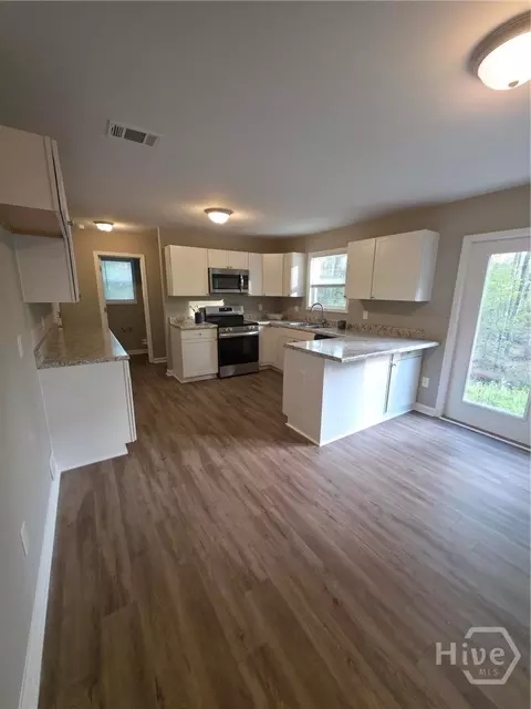 Kitchen - 480 Candlestick Dr, Hull, GA 30646 photo 3 of 4