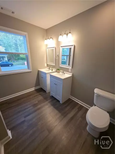 Bath - 480 Candlestick Dr, Hull, GA 30646 photo 3 of 5