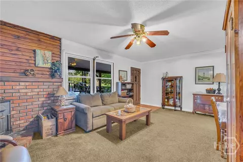 Living - 197 Joan Smith Rd, Hull, GA 30646 photo 2 of 5