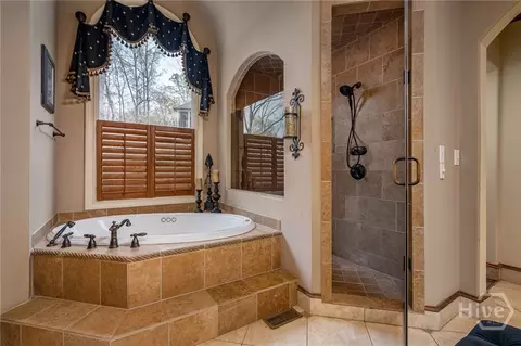Bath - 1190 Tanglebrook Dr, Athens, GA 30606 photo 3 of 6