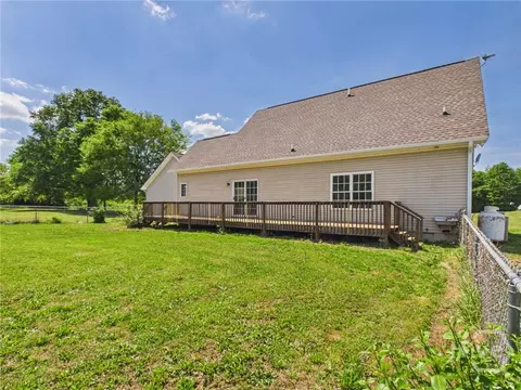 Exterior - 330 Scogin Rd, Colbert, GA 30628 photo 5 of 9