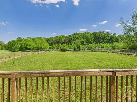 Exterior - 330 Scogin Rd, Colbert, GA 30628 photo 3 of 9