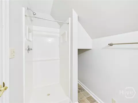 Bath - 330 Scogin Rd, Colbert, GA 30628 photo 4 of 5