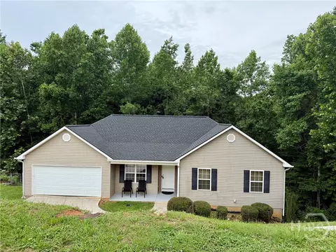 95 Mountain Overlook Dr, Cleveland, GA 30528