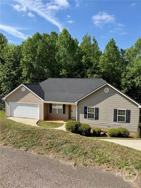95 Mountain Overlook Dr, Cleveland, GA 30528