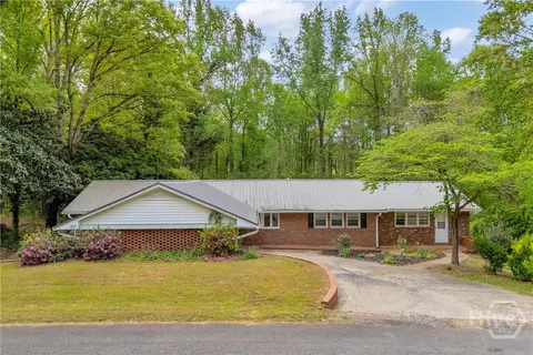 231 Honeysuckle Dr, Commerce, GA 30529